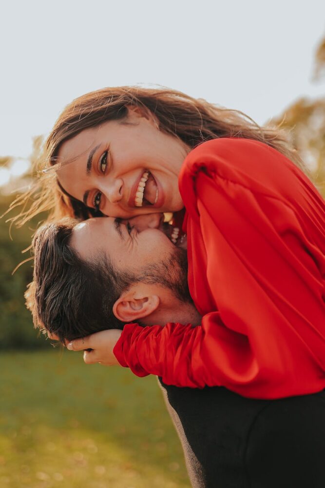 Joyful couple in a loving embrace on a sunny day in an İstanbul park.