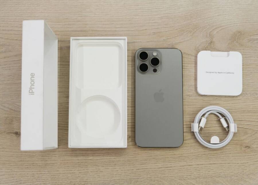 3C用品、i Phone 15 pro max盒子、ios的免費圖庫相片