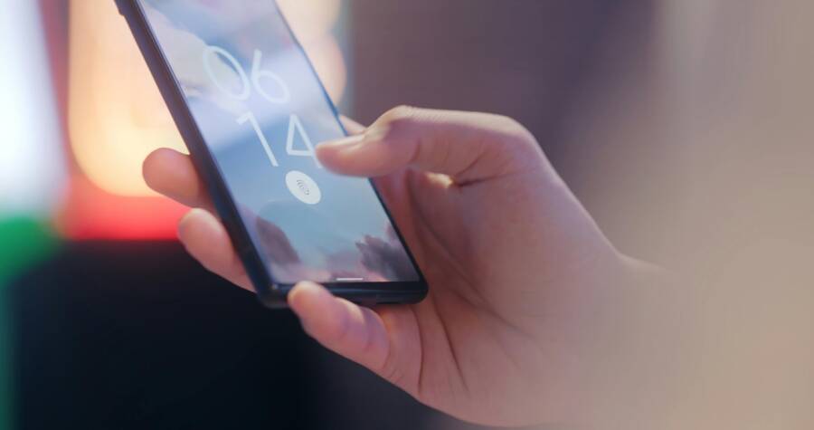 How to Set Up a Lost Phone Lock Screen Message with a Number